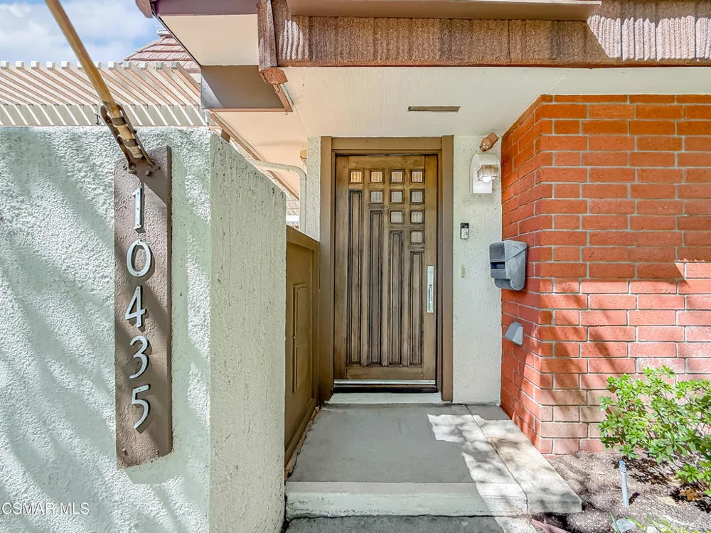 10435 Larwin Avenue Chatsworth, CA 91311