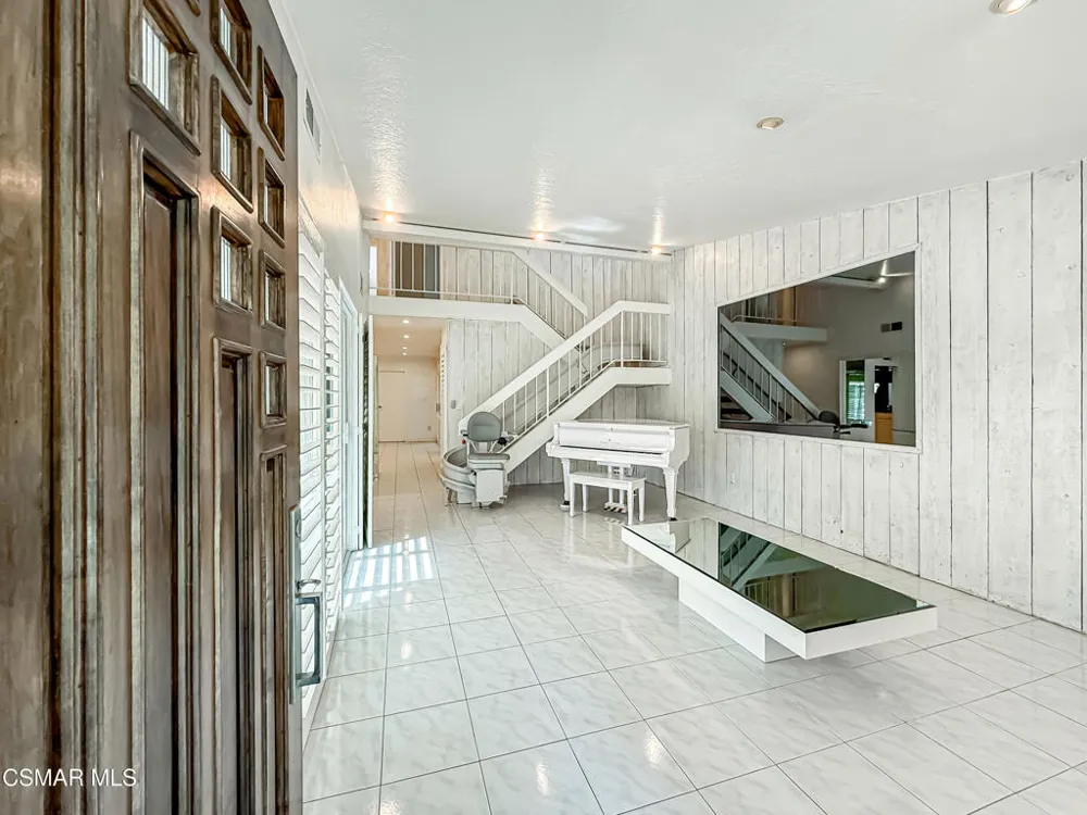 10435 Larwin Avenue Chatsworth, CA 91311