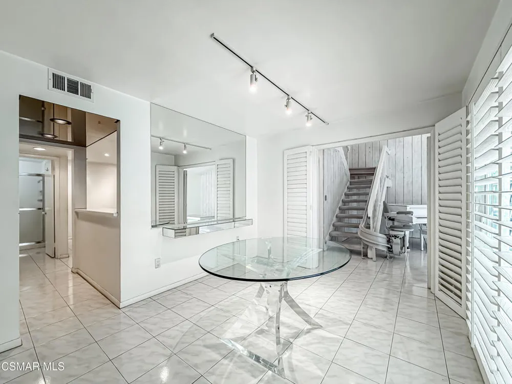 10435 Larwin Avenue Chatsworth, CA 91311
