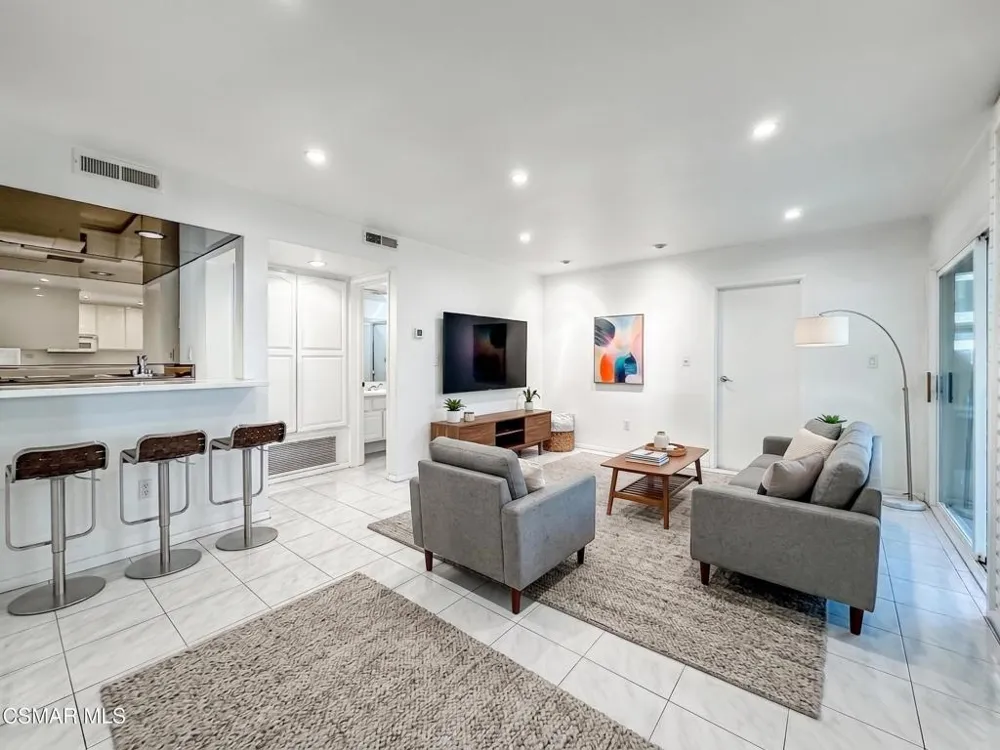 10435 Larwin Avenue Chatsworth, CA 91311