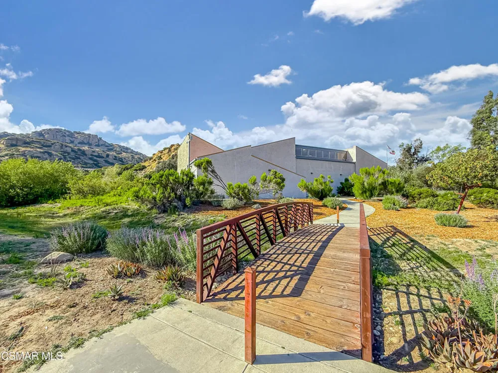 10435 Larwin Avenue Chatsworth, CA 91311