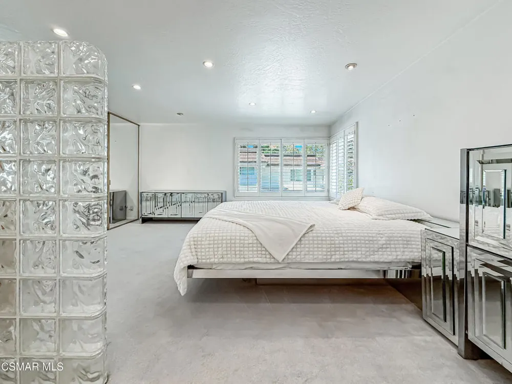 10435 Larwin Avenue Chatsworth, CA 91311