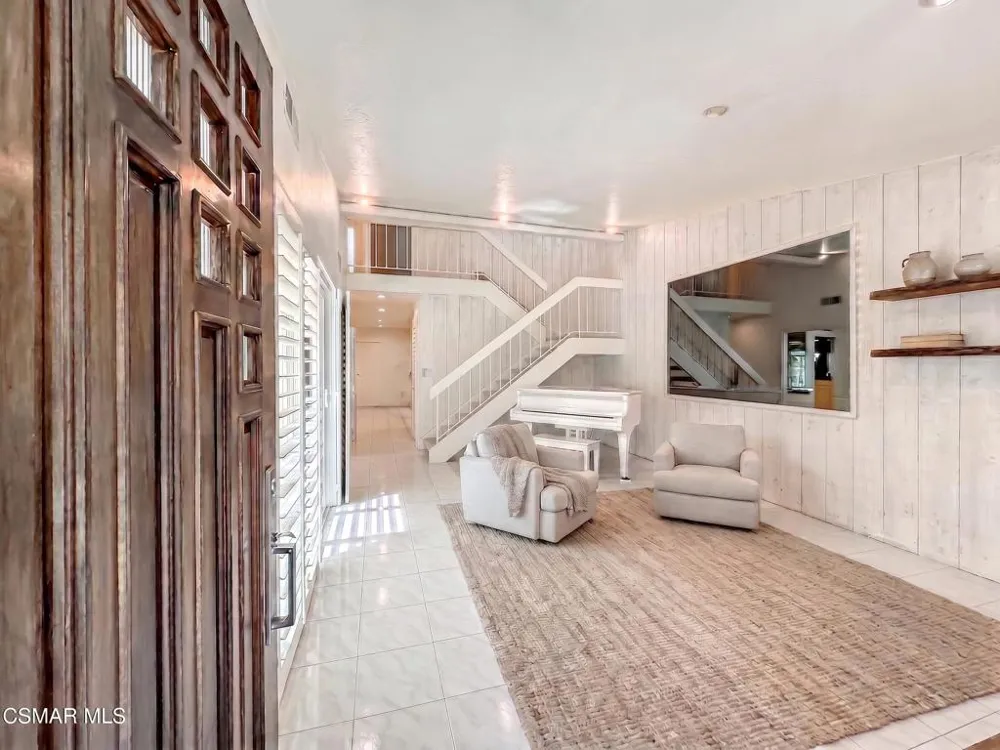 10435 Larwin Avenue Chatsworth, CA 91311