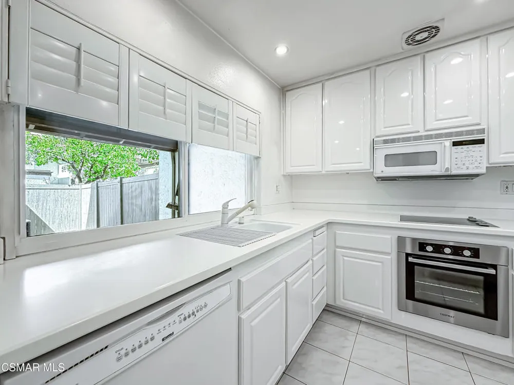 10435 Larwin Avenue Chatsworth, CA 91311