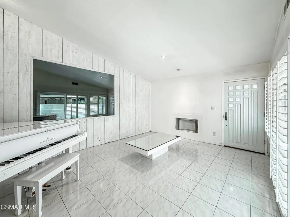 10435 Larwin Avenue Chatsworth, CA 91311
