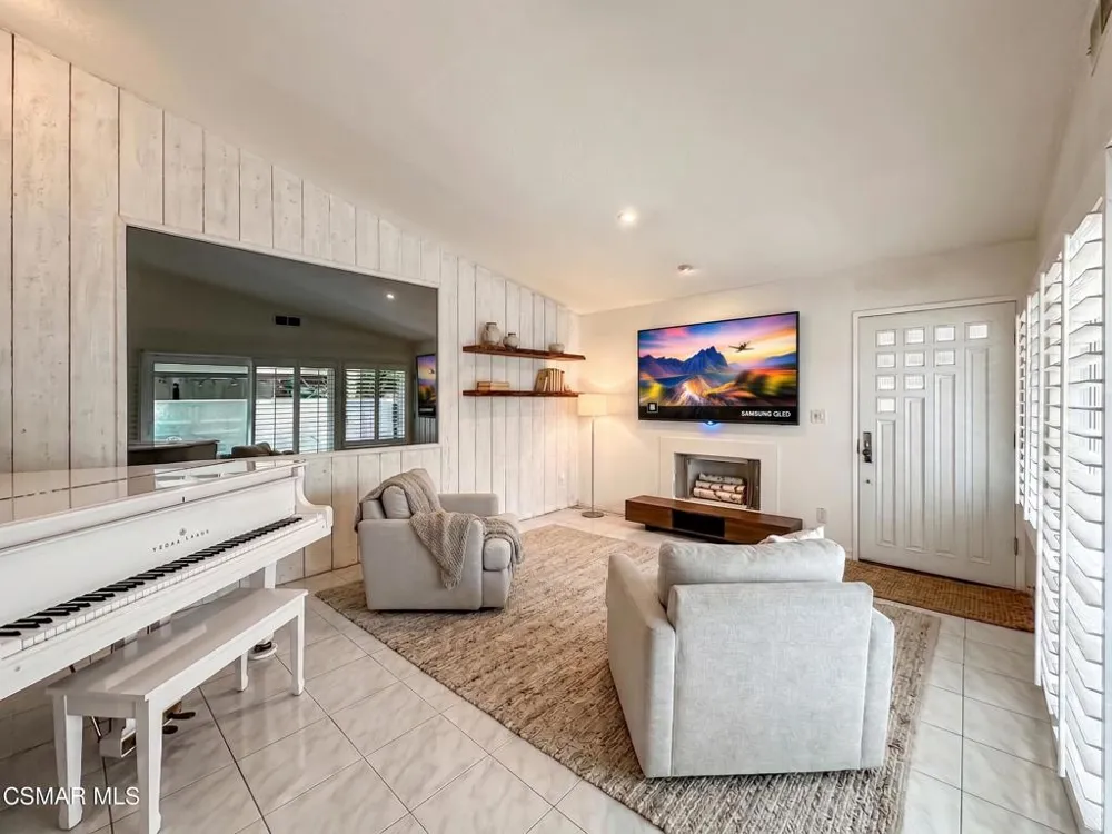 10435 Larwin Avenue Chatsworth, CA 91311