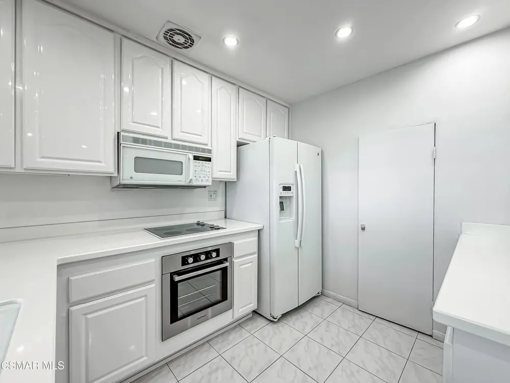 10435 Larwin Avenue Chatsworth, CA 91311