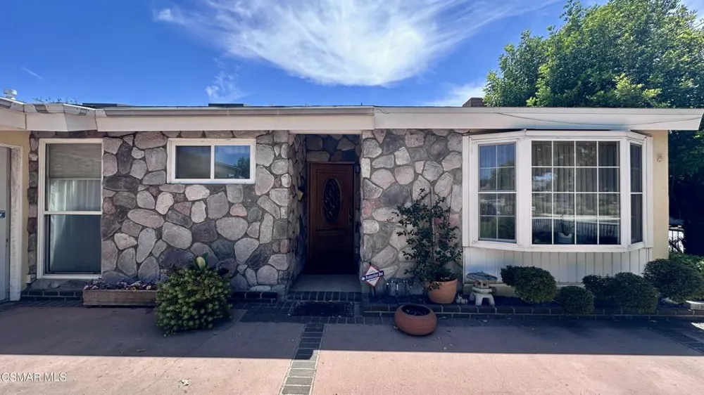 20256 Londelius Street Winnetka, CA 91306