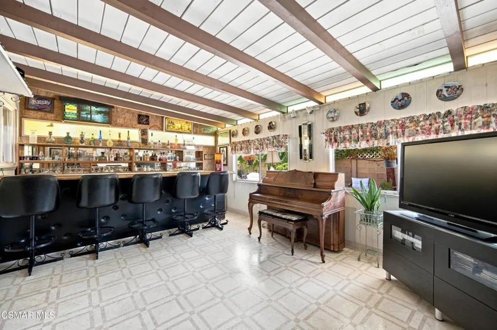 20256 Londelius Street Winnetka, CA 91306