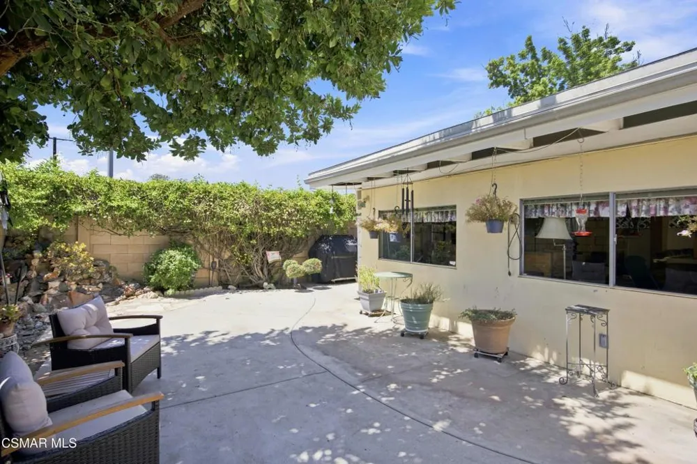 20256 Londelius Street Winnetka, CA 91306