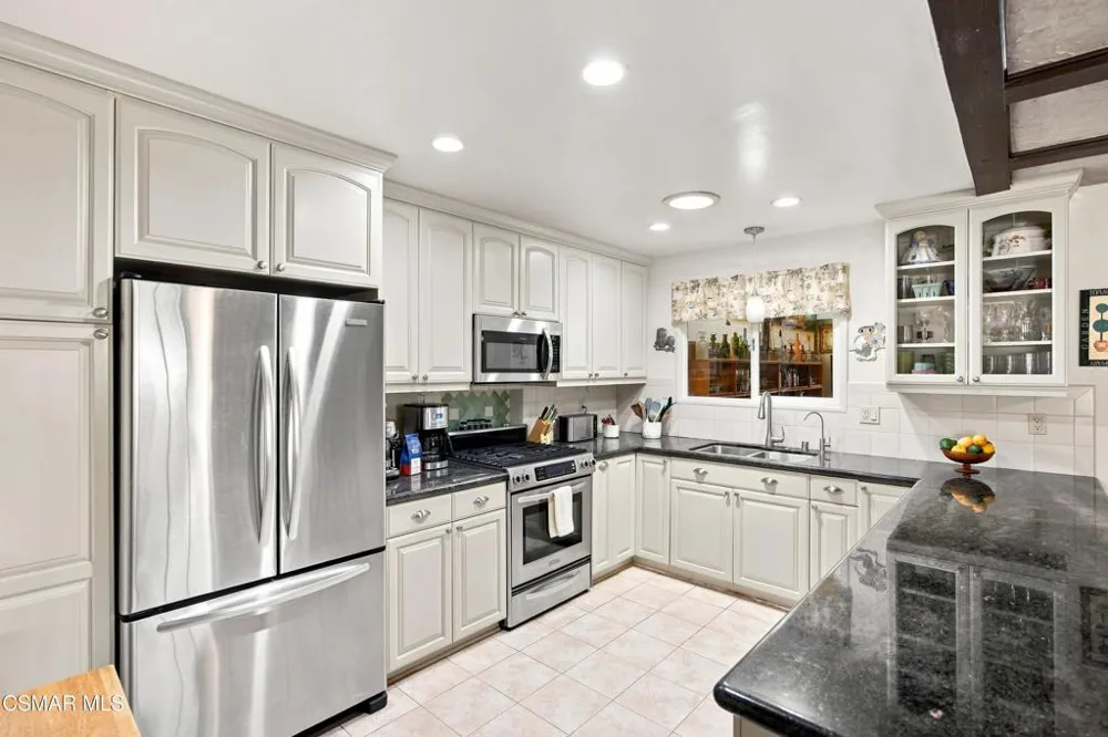 20256 Londelius Street Winnetka, CA 91306
