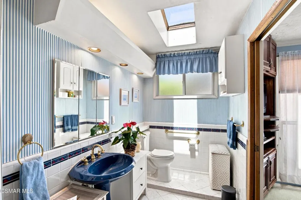 20256 Londelius Street Winnetka, CA 91306