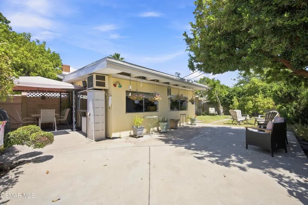20256 Londelius Street Winnetka, CA 91306