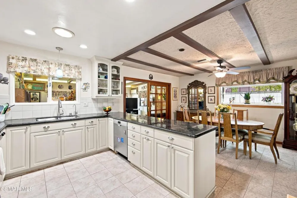 20256 Londelius Street Winnetka, CA 91306