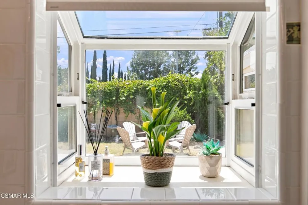20256 Londelius Street Winnetka, CA 91306