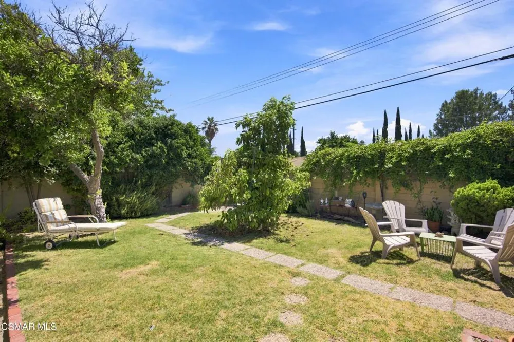 20256 Londelius Street Winnetka, CA 91306