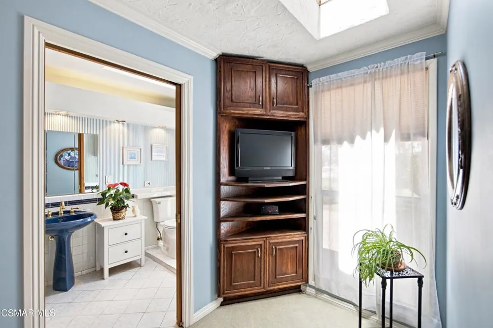 20256 Londelius Street Winnetka, CA 91306