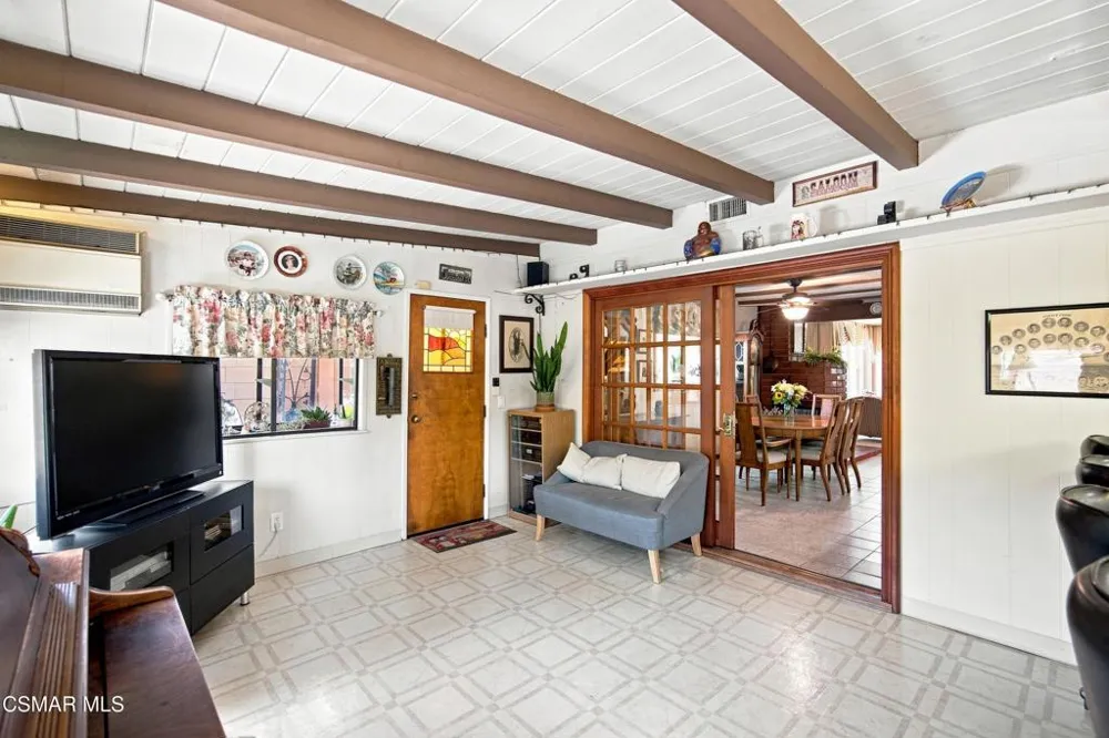 20256 Londelius Street Winnetka, CA 91306