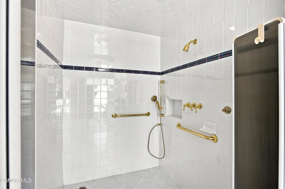 20256 Londelius Street Winnetka, CA 91306