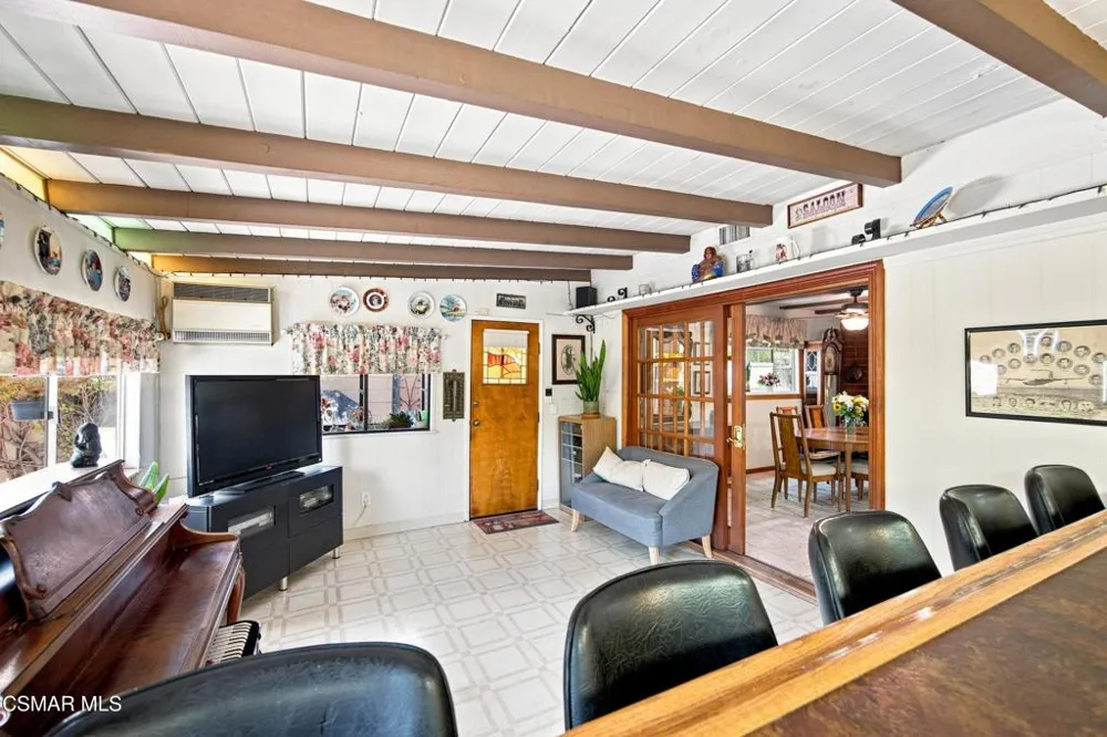 20256 Londelius Street Winnetka, CA 91306