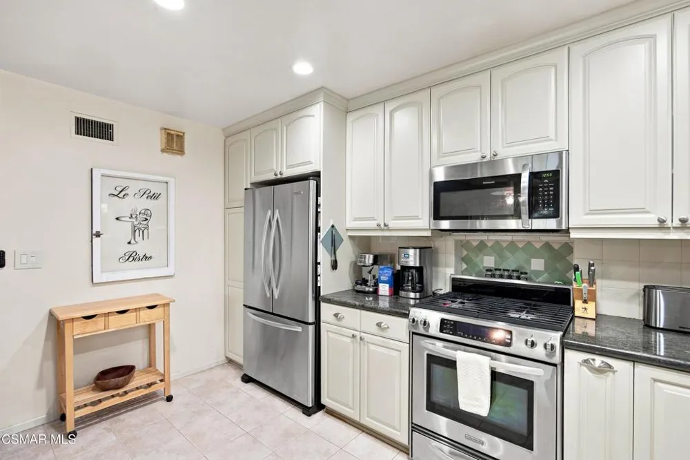 20256 Londelius Street Winnetka, CA 91306