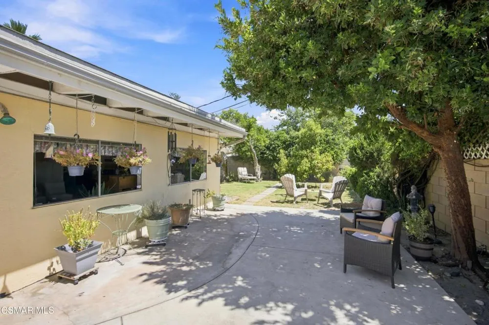 20256 Londelius Street Winnetka, CA 91306