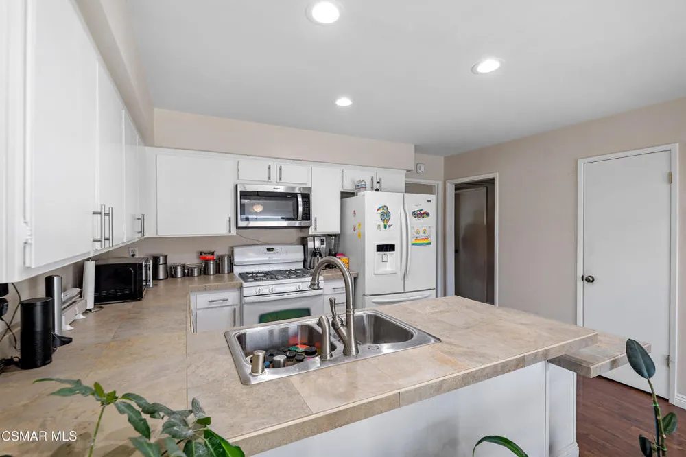 4170 Lake Harbor Lane Westlake Village, CA 91361
