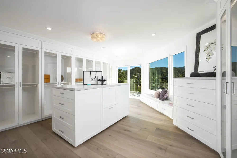 290 Lake Sherwood Drive Thousand Oaks, CA 91361