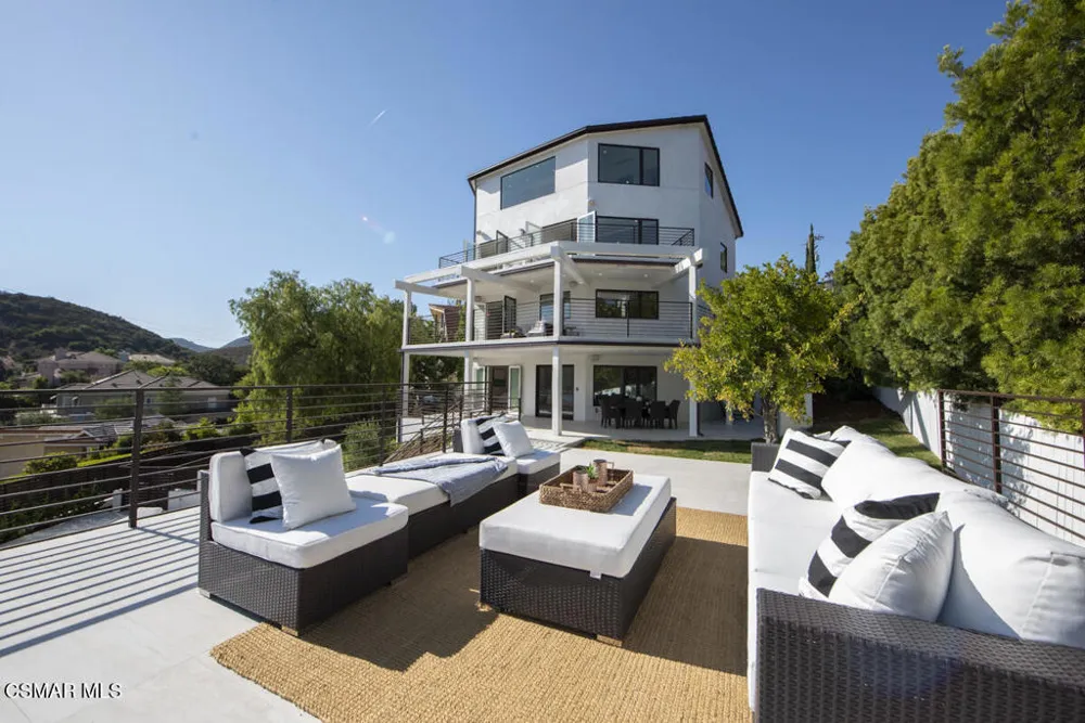 290 Lake Sherwood Drive Thousand Oaks, CA 91361