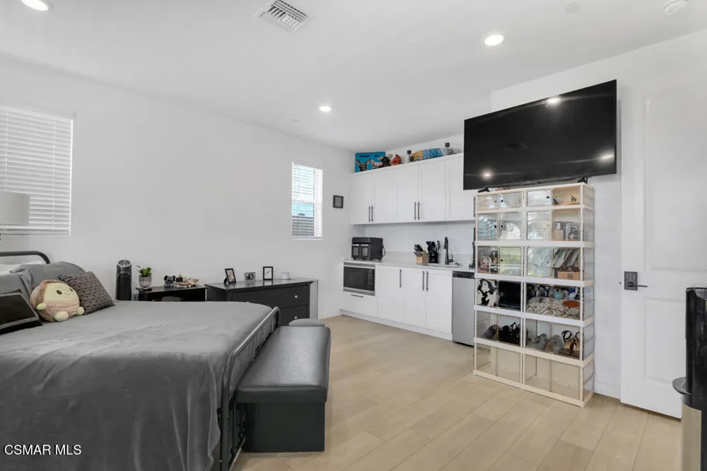 2742 Haley Point Drive #105 Ventura, CA 93003
