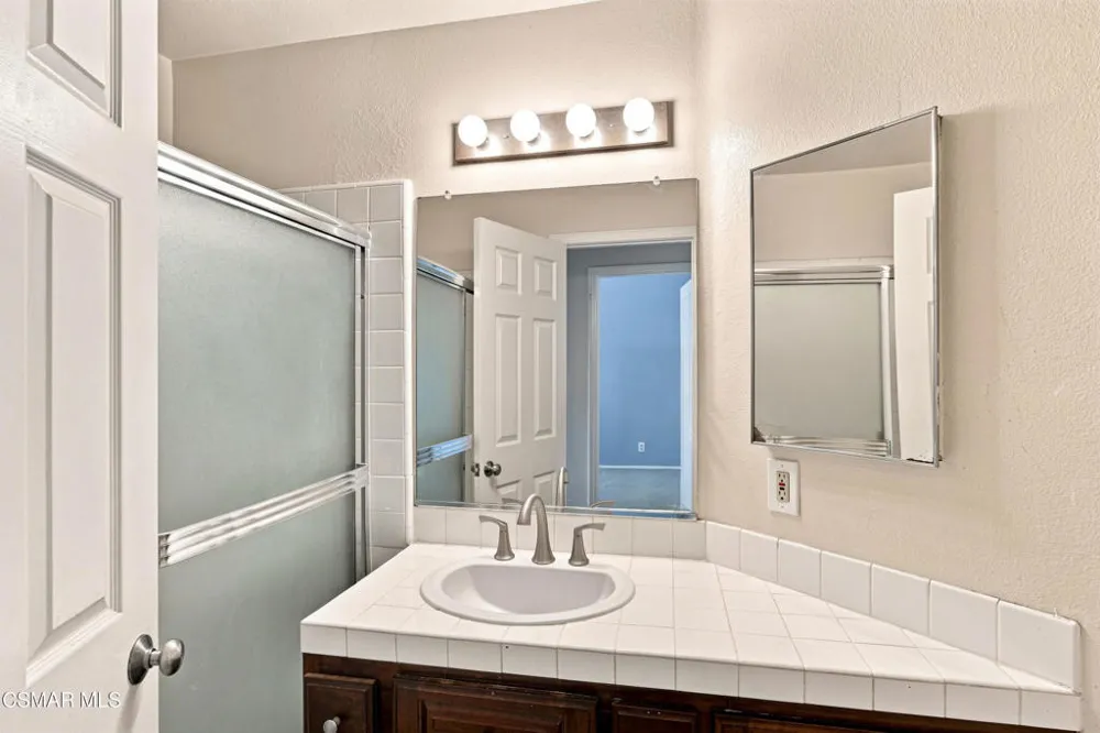 556 Myrtle Court Oak Park, CA 91377
