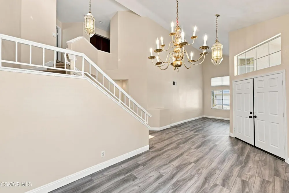 556 Myrtle Court Oak Park, CA 91377