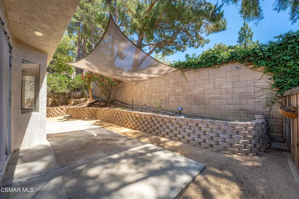 556 Myrtle Court Oak Park, CA 91377