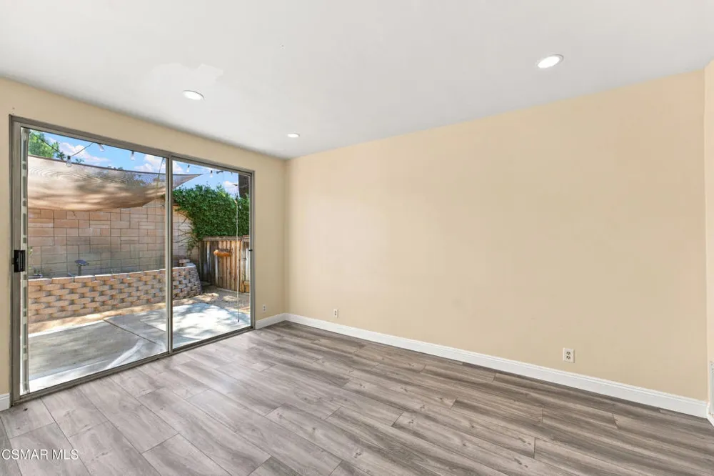 556 Myrtle Court Oak Park, CA 91377