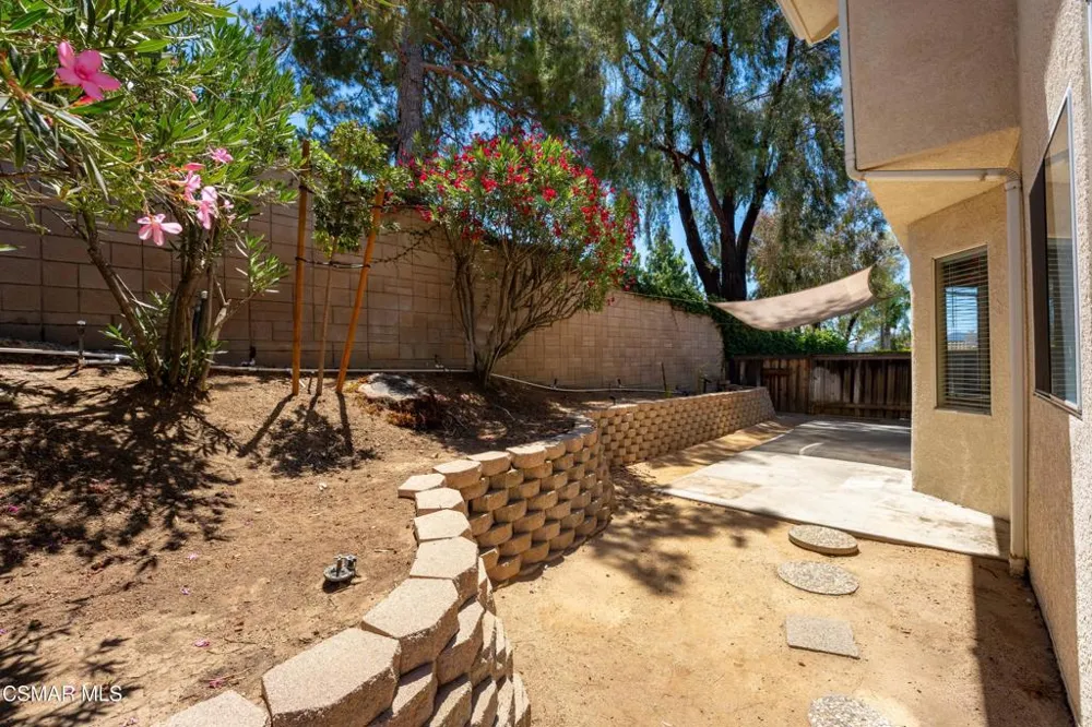 556 Myrtle Court Oak Park, CA 91377
