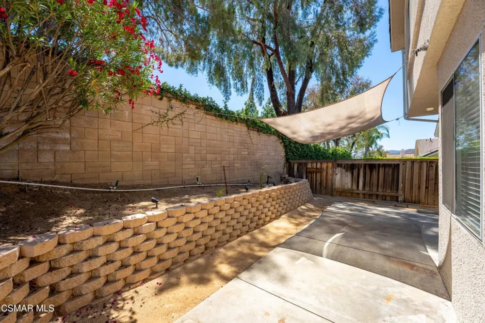 556 Myrtle Court Oak Park, CA 91377