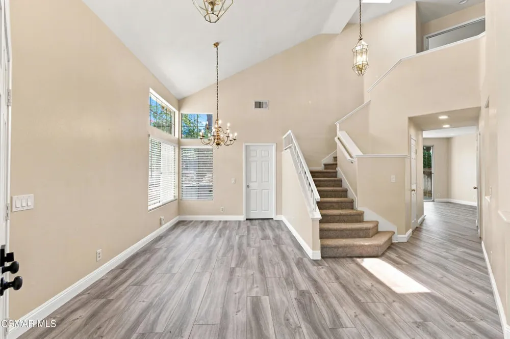 556 Myrtle Court Oak Park, CA 91377