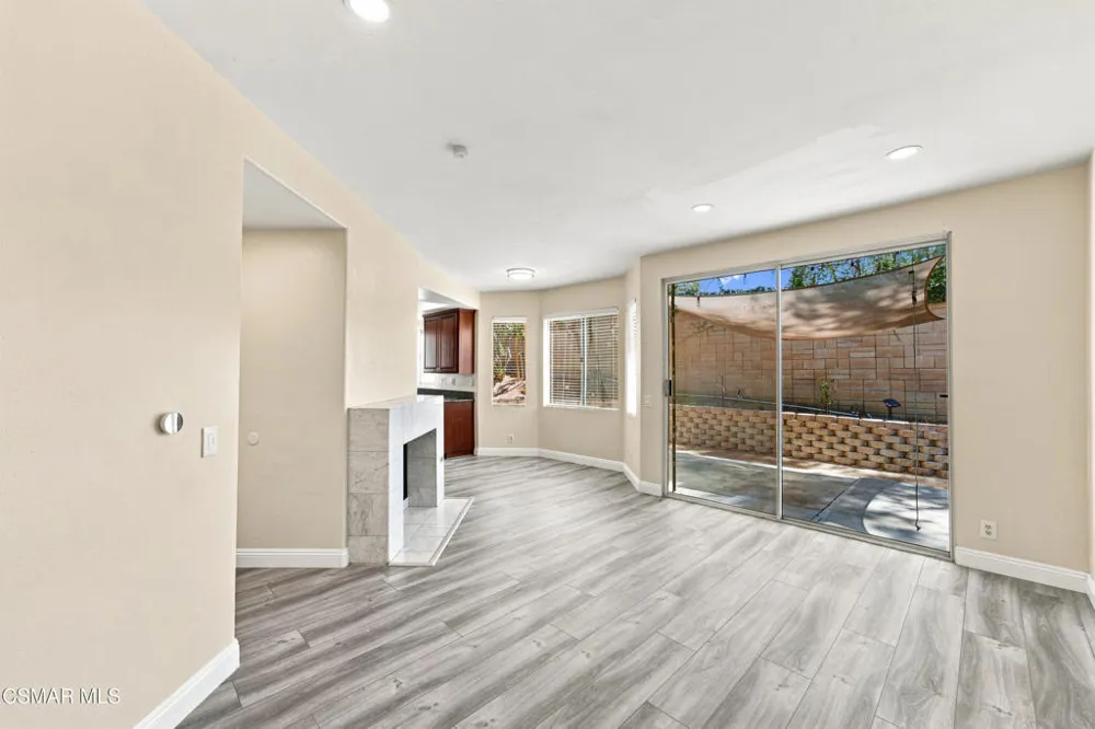 556 Myrtle Court Oak Park, CA 91377