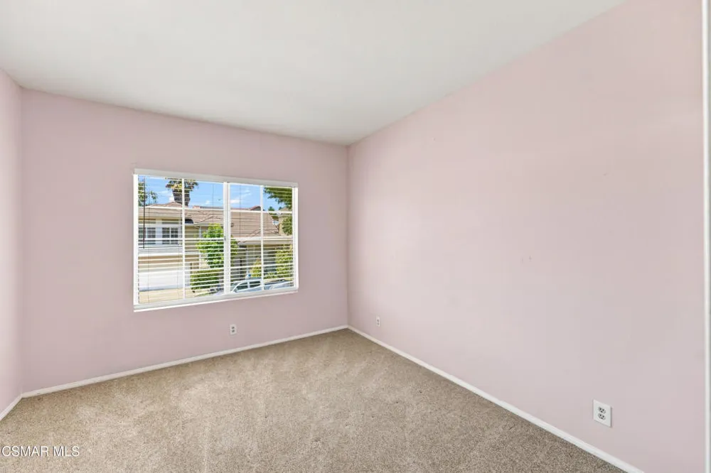 556 Myrtle Court Oak Park, CA 91377