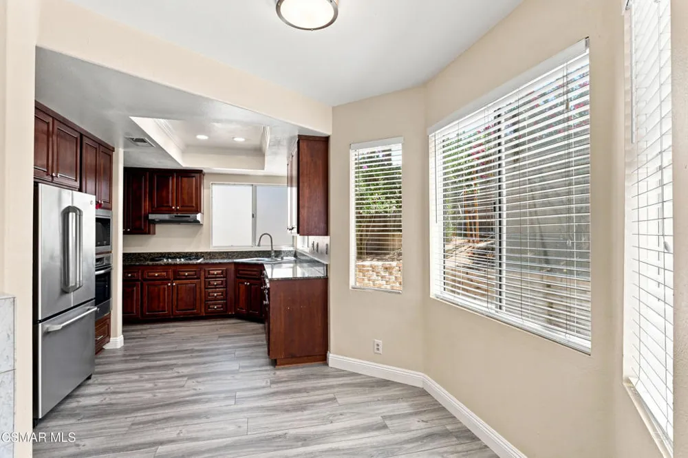 556 Myrtle Court Oak Park, CA 91377
