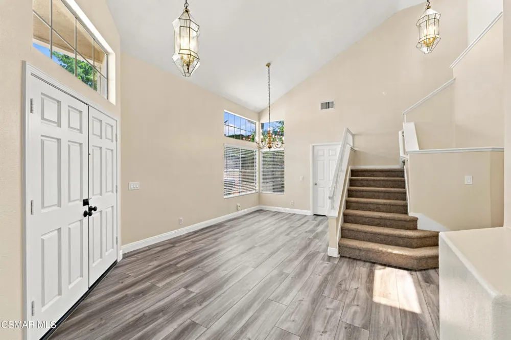 556 Myrtle Court Oak Park, CA 91377