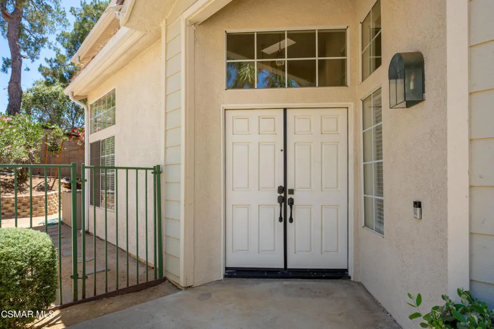 556 Myrtle Court Oak Park, CA 91377