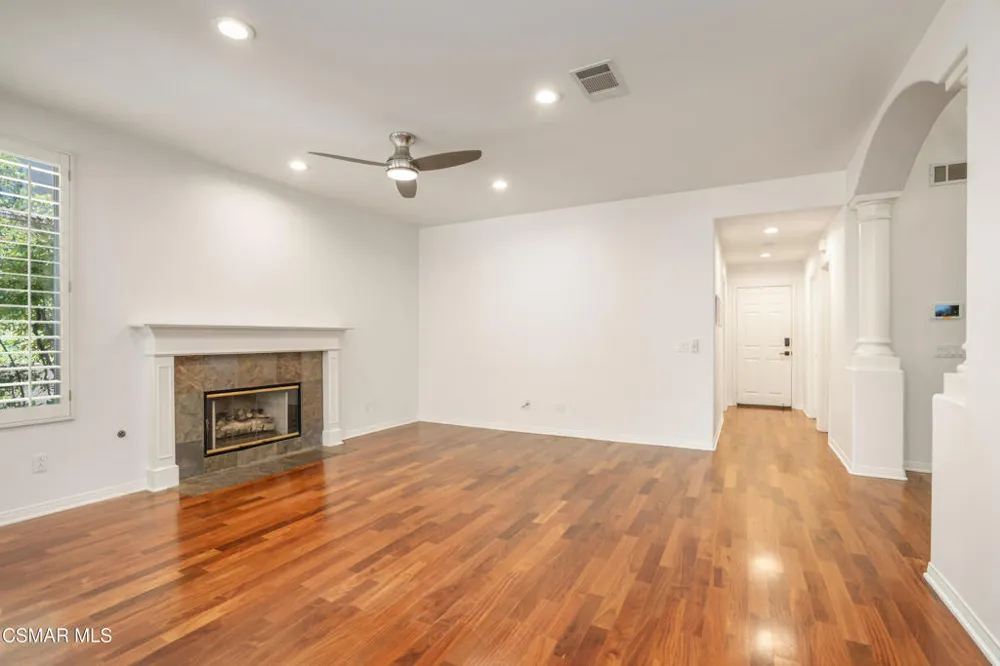 921 Ellesmere Way Oak Park, CA 91377