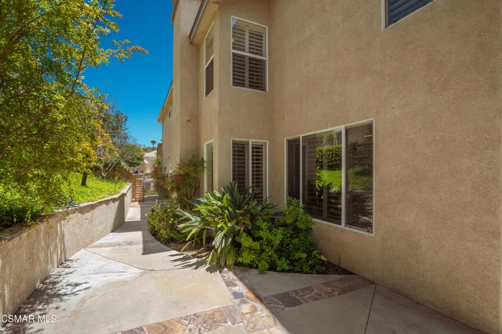 921 Ellesmere Way Oak Park, CA 91377
