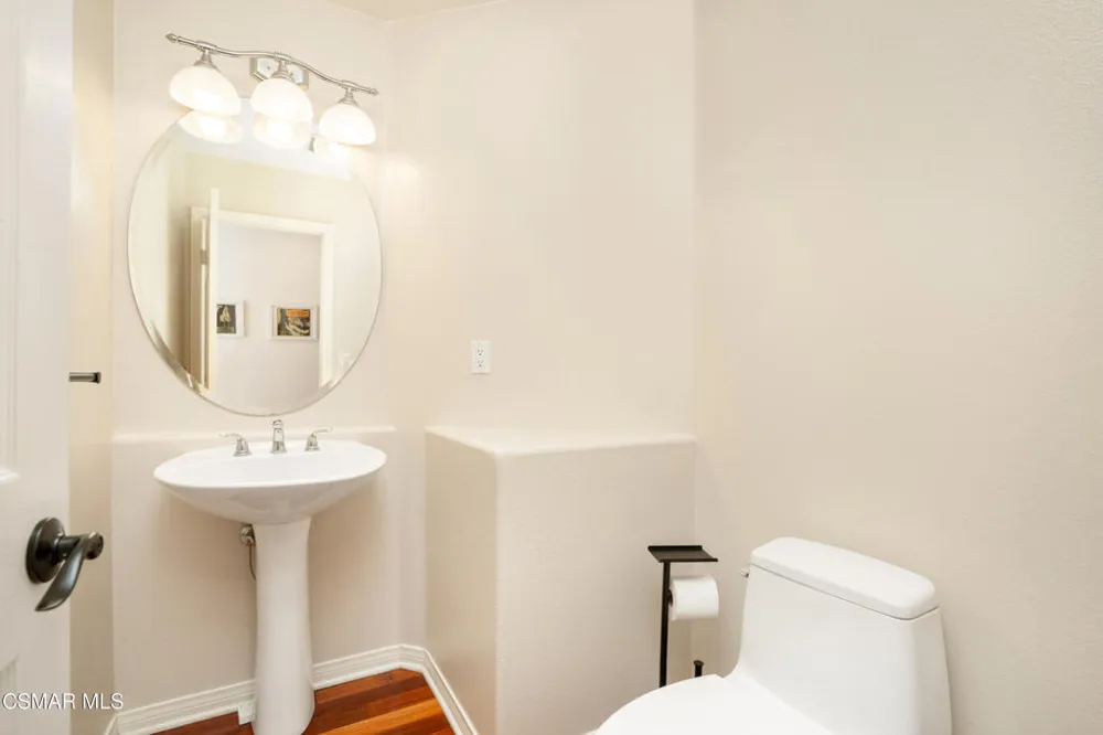 921 Ellesmere Way Oak Park, CA 91377