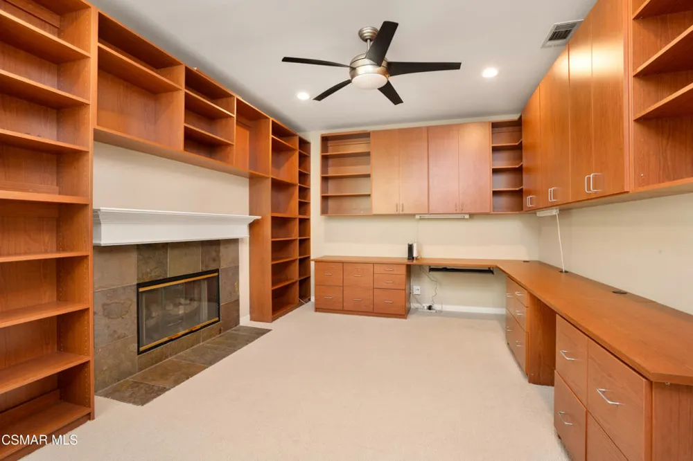 921 Ellesmere Way Oak Park, CA 91377