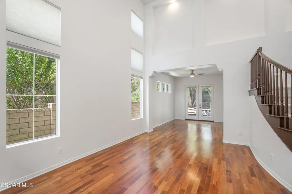921 Ellesmere Way Oak Park, CA 91377