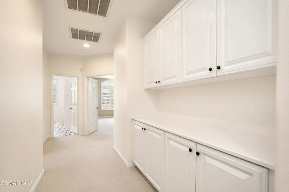 921 Ellesmere Way Oak Park, CA 91377