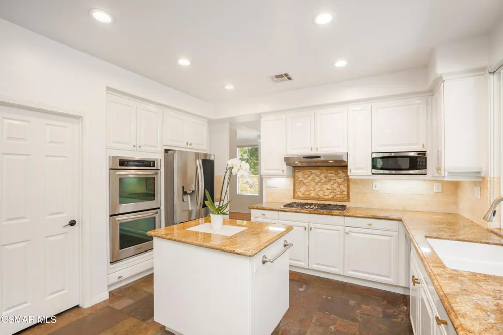 921 Ellesmere Way Oak Park, CA 91377