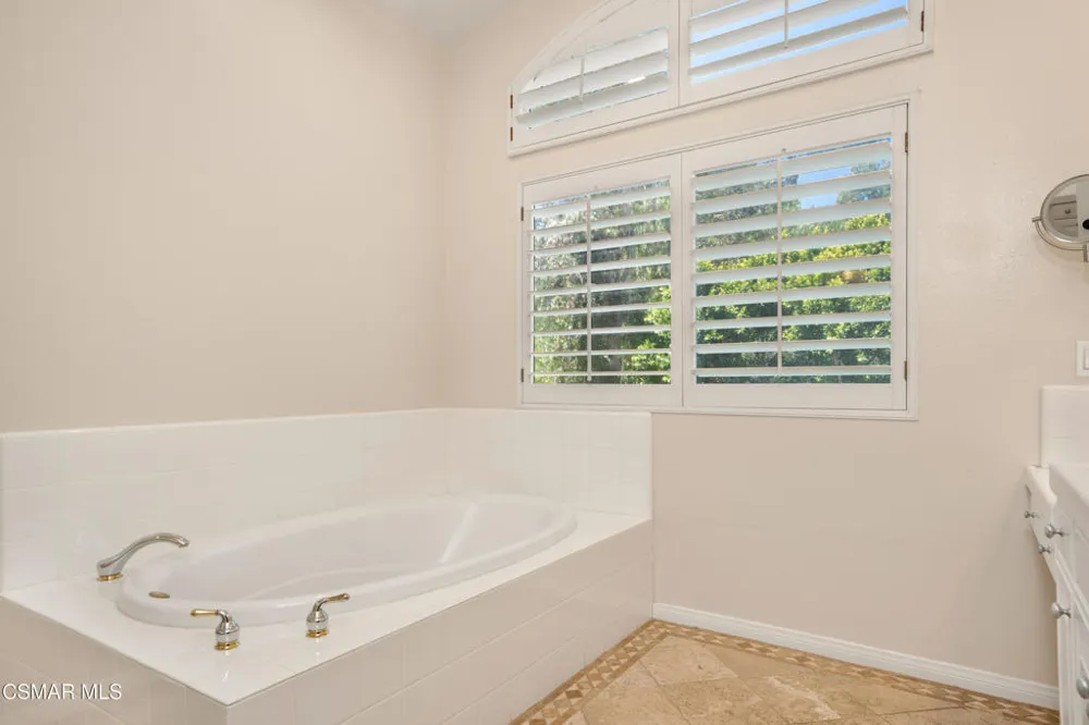 921 Ellesmere Way Oak Park, CA 91377